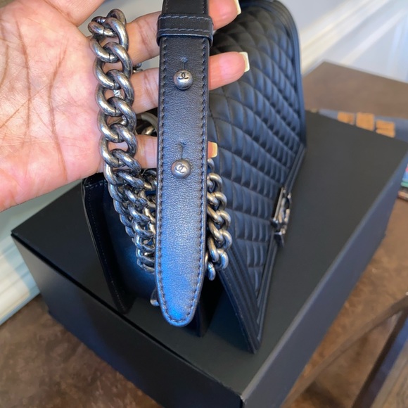 **SOLD** Chanel New Medium Boy Bag in Calfskin leather Ruthenium Hardware - Picture 11 of 15